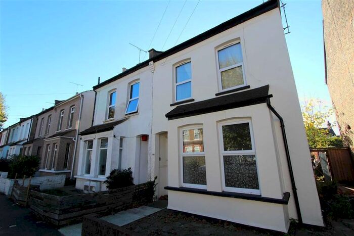 1 Bedroom Flat To Rent In St Ann's Road, Southend On Sea, Essex SS2