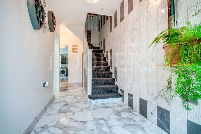 6 Bedroom Semi-Detached House For Sale In Winslow Close, London, NW10