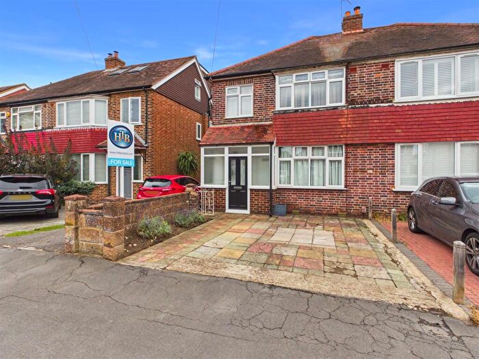 3 Bedroom Semi Detached House For Sale In Braycourt Avenue, Walton-On-Thames, KT12