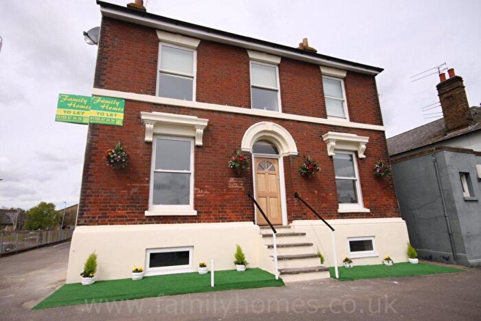 1 Bedroom Flat To Rent In Station Street, Sittingbourne, Kent, ME10