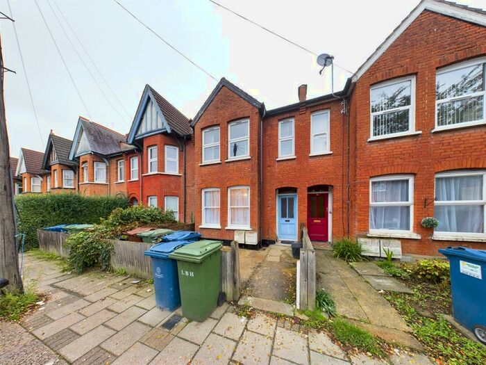 2 Bedroom Apartment To Rent In Rosslyn Crescent, Harrow, HA1