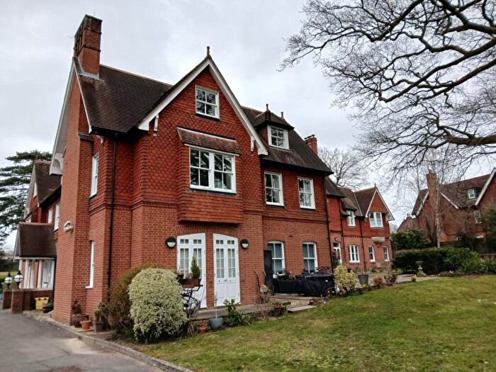 2 Bedroom Apartment To Rent In Oaks Road, Reigate, RH2