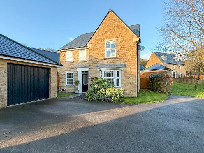 4 Bedroom Detached House For Sale In Fieldfare Close, Netherton, Huddersfield, HD4