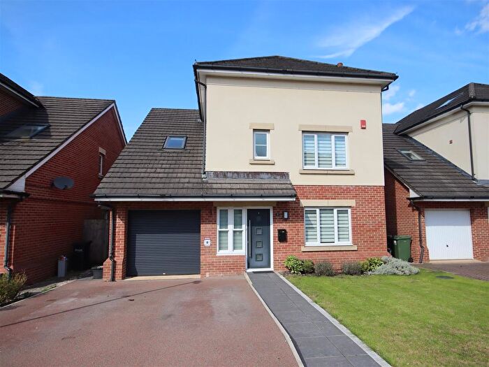 6 Bedroom Detached House For Sale In Wren Court, Calne, SN11