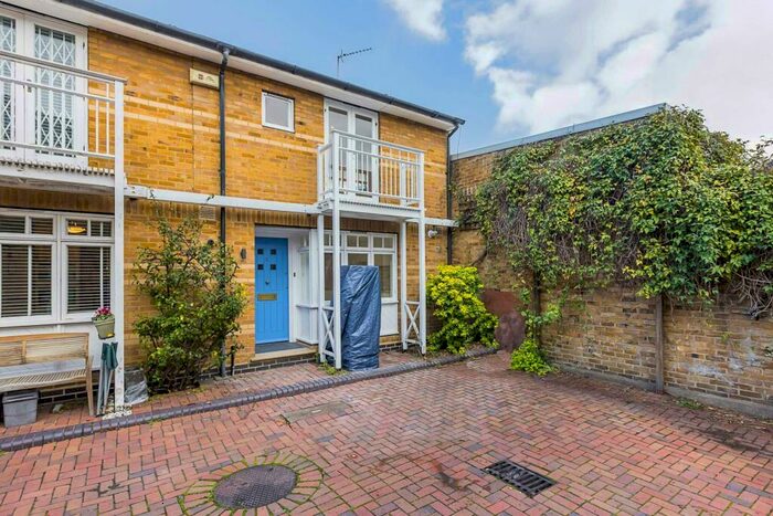 2 Bedroom Mews To Rent In De Barowe Mews, Leigh Road, Highbury, N5
