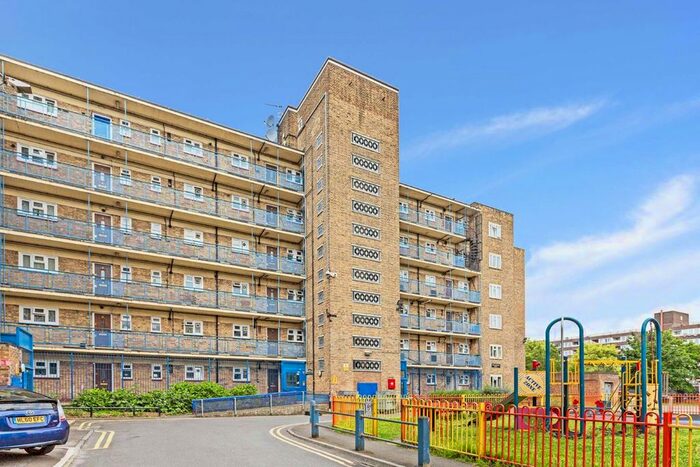3 Bedroom Flat To Rent In Woolridge Way, Loddiges Road, London, E9