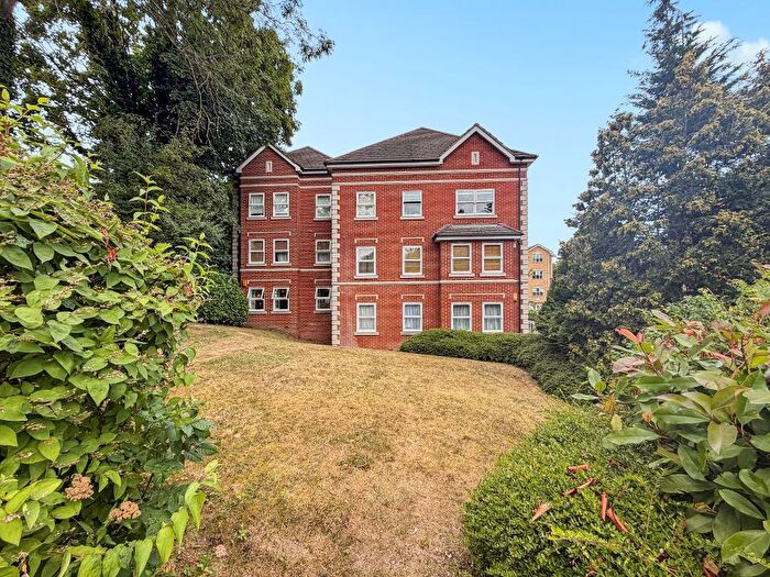 1 Bedroom Flat For Sale In Ward Close, South Croydon, Surrey, CR2