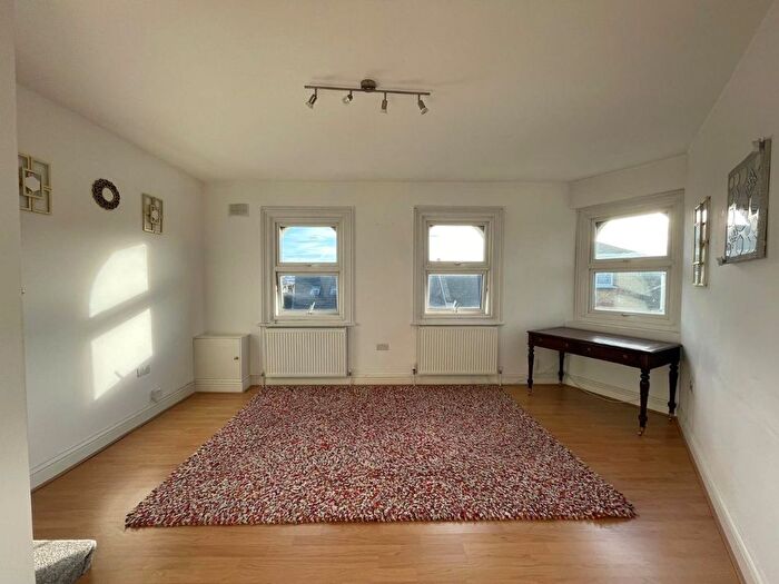 2 Bedroom Flat To Rent In Flat, Clifton Road, London, SE25