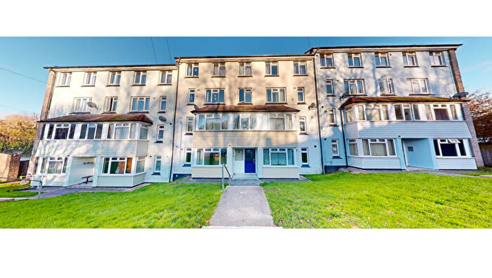 1 Bedroom Flat For Sale In Austin Close, Frome, Somerset, BA11