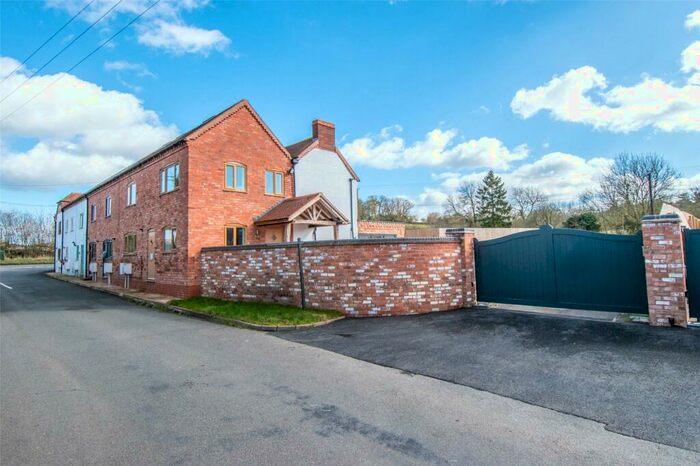4 Bedroom House For Sale In Country Girl Court, Sharpway Gate, Stoke Prior, Bromsgrove, B60