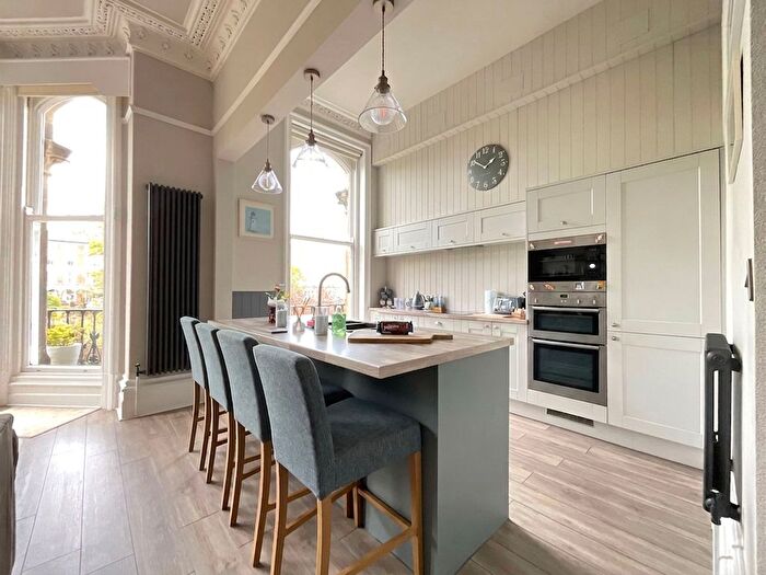 2 Bedroom Flat For Sale In Esplanade Gardens, Scarborough, YO11