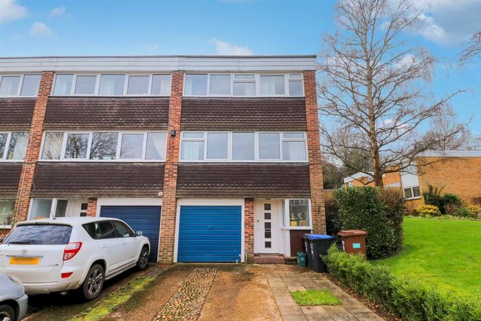 3 Bedroom Property To Rent In Park Meadow, Hatfield, AL9