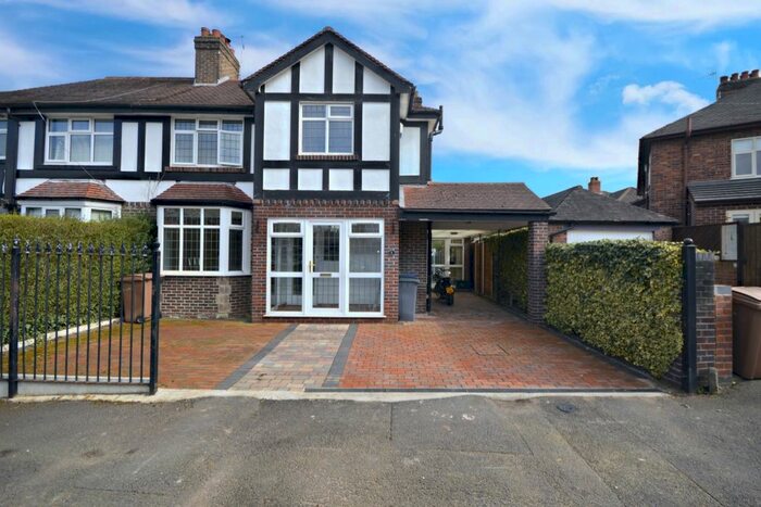 3 Bedroom Semi-Detached House To Rent In Stuart Avenue, Trentham, Stoke-On-Trent, ST4