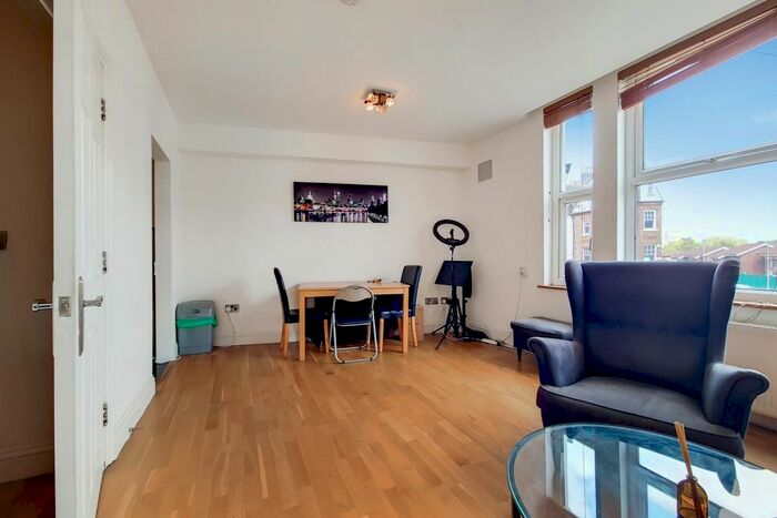 2 Bedroom Flat To Rent In Queenstown Road, Battersea, SW8