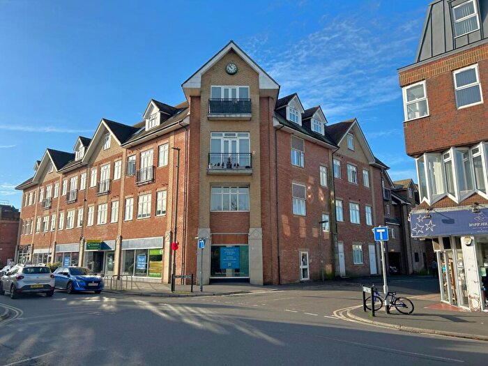 2 Bedroom Apartment For Sale In High Street, Horley, Surrey, RH6