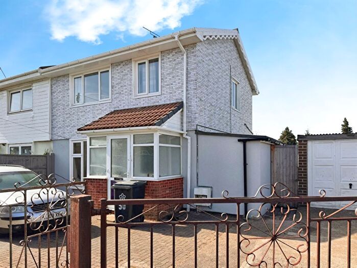4 Bedroom Semi-Detached House For Sale In Birds Nest Avenue, Leicester, LE3