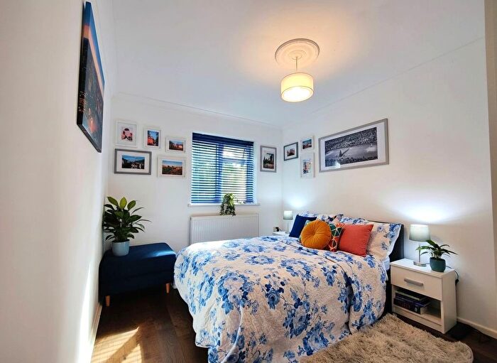 3 Bedroom Flat To Rent In Thursley Gardens, London, SW19