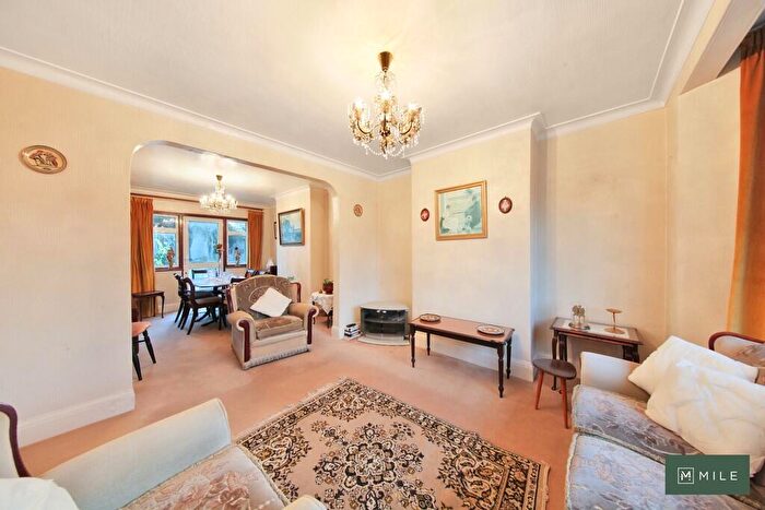 3 Bedroom Terraced House For Sale In North Circular Road, London, NW2