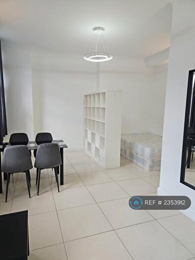 Studio To Rent In London, London, E1