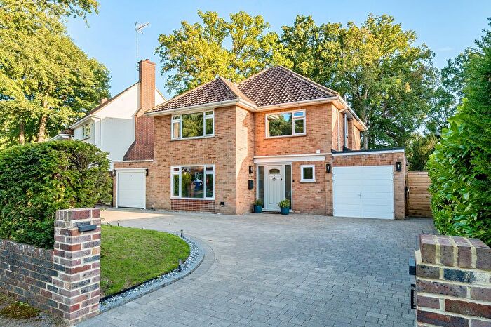 4 Bedroom Detached House For Sale In St. Michaels Road, Farnborough, GU14