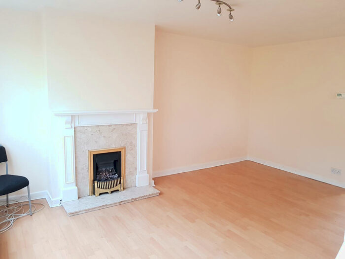 2 Bedroom Flat To Rent In Cargreen Road, London, SE25