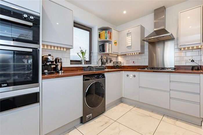 4 Bedroom End Of Terrace House For Sale In Nihill Place, Croydon, CR0
