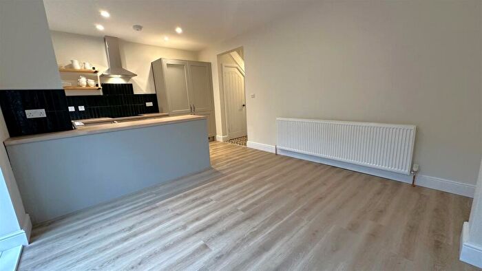 3 Bedroom Semi-Detached House For Sale In Victoria Road, Stirchley, Birmingham, B30