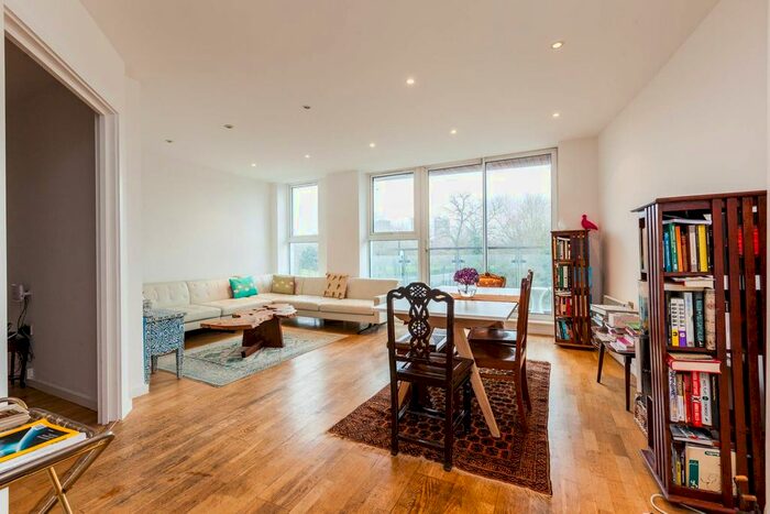 2 Bedroom Flat To Rent In Palmers Road, Bethnal Green, London, E2