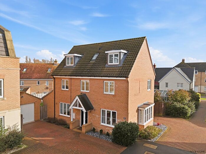 5 Bedroom Detached House For Sale In Flitch Green, Dunmow, Essex, CM6