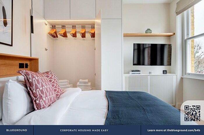 Studio To Rent In Earls Court, London, SW5