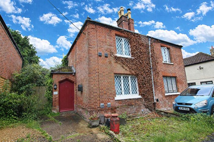 2 Bedroom Semi Detached House For Sale In Romill Close, West End, Southampton, SO18