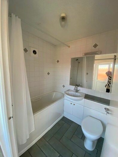 1 Bedroom Flat To Rent In Reeves Croft, Milton Keynes, MK12