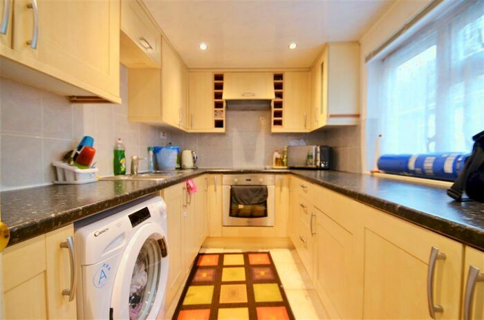 1 Bedroom Flat To Rent In Chichester Court, Slough, SL1