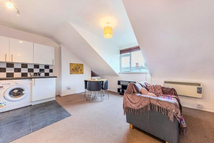 1 Bedroom Flat To Rent In Manville Road, London, SW17