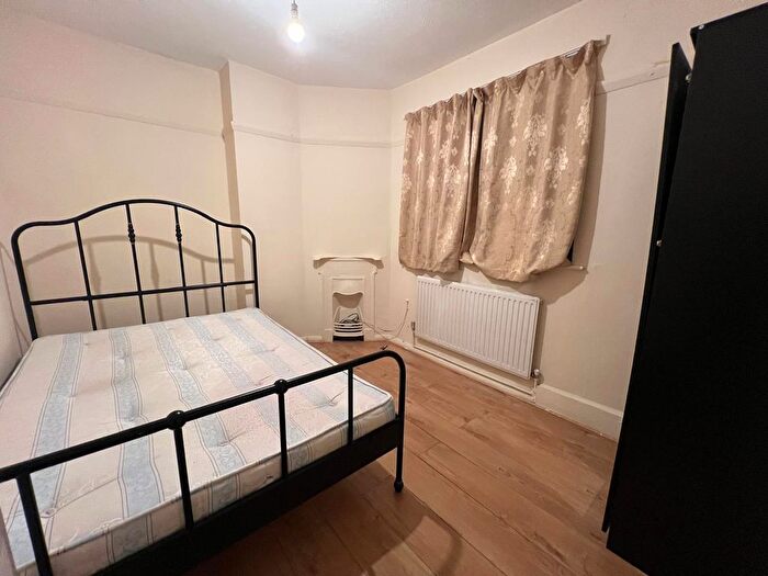 1 Bedroom Flat To Rent In East Road, Chadwell Heath, Romford, RM6