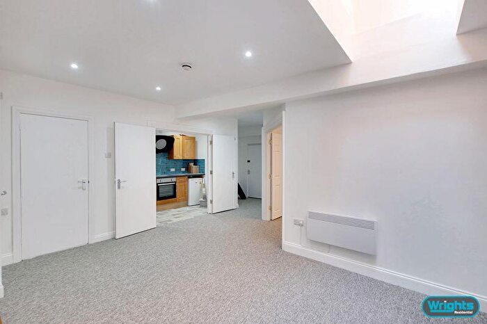 2 Bedroom Flat To Rent In Lymore Gardens, Bath, BA2