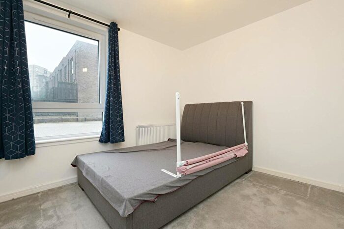 2 Bedroom Flat For Sale In Flat, Kingsburgh Crescent, Granton, Edinburgh, EH5