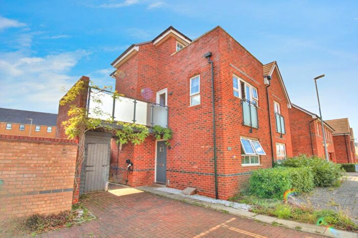 3 Bedroom Semi-Detached House For Sale In Doxford Heath, Milton Keynes, MK10