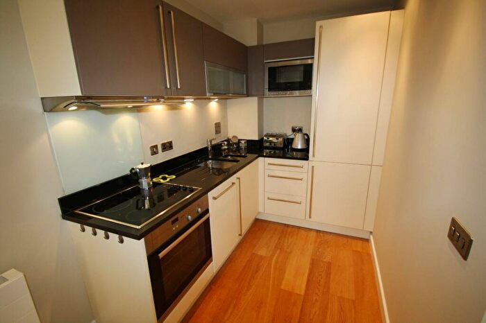 1 Bedroom Flat To Rent In Wharf Approach, Leeds, West Yorkshire, LS1