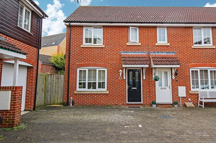 3 Bedroom End Of Terrace House To Rent In Cleveland Road, Swindon, SN5