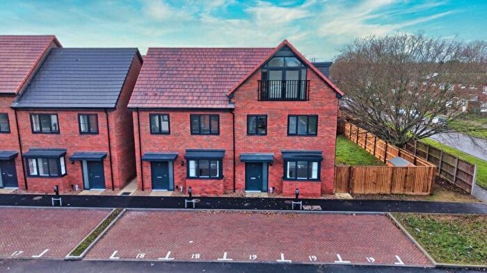 3 Bedroom Semi-detached House For Sale In Eighth Avenue, Francis Avenue, Aylesbury, HP21