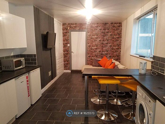 5 Bedroom Terraced House To Rent In De Grey Street, Hull, HU5