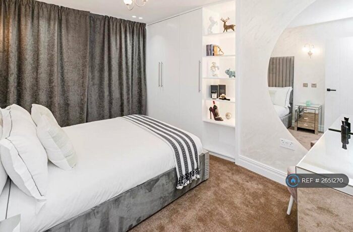 2 Bedroom Flat To Rent In Darkes Lane, Potters Bar, EN6