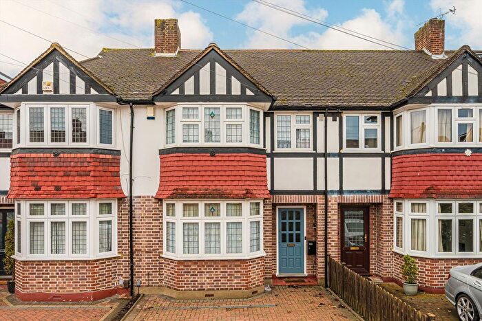 3 Bedroom Property For Sale In Wiltshire Gardens, Twickenham, TW2