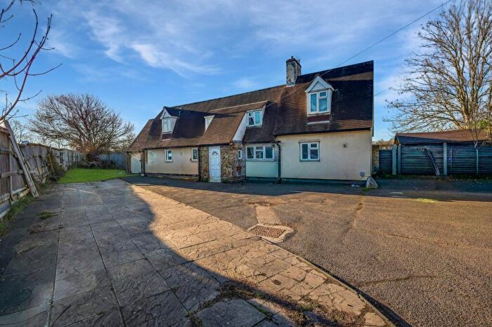 3 Bedroom Detached House For Sale In Nevendon Road, Wickford, Essex, SS12