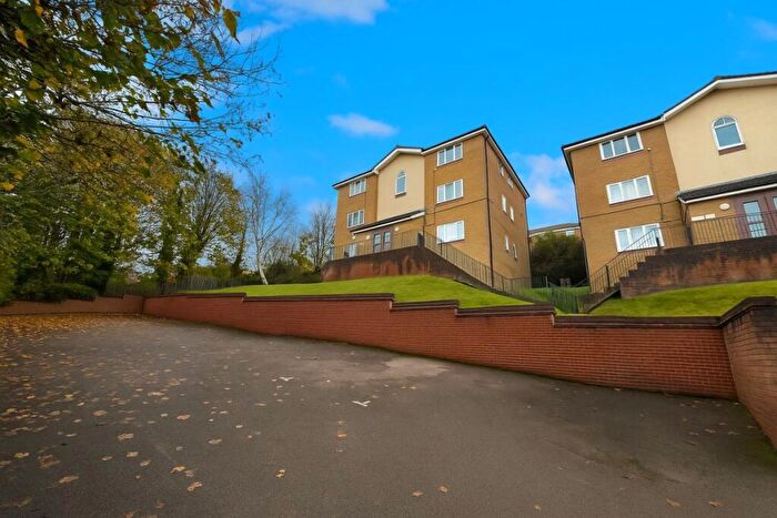 2 Bedroom Flat To Rent In Lingfield Close, HP13