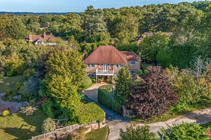 4 Bedroom Detached House For Sale In Woodpecker Lane, Storrington, RH20