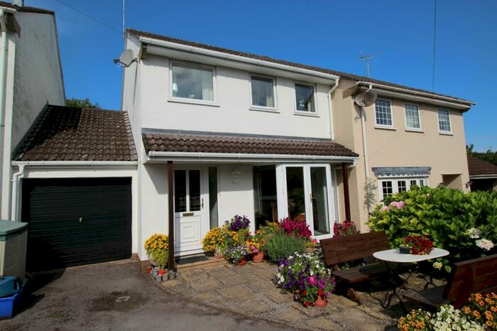 3 Bedroom Semi-Detached House For Sale In St Georges Close, Easton-in-Gordano, Bristol, BS20