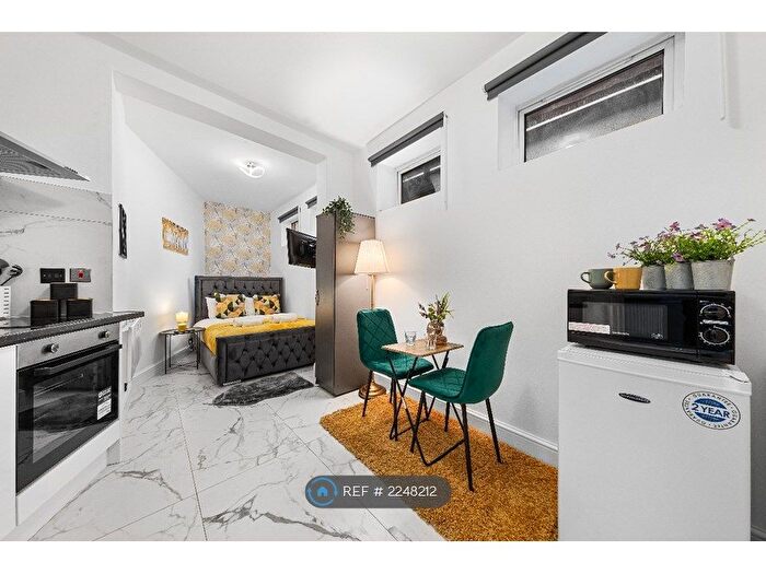 Studio To Rent In Finchley Road, London, NW3