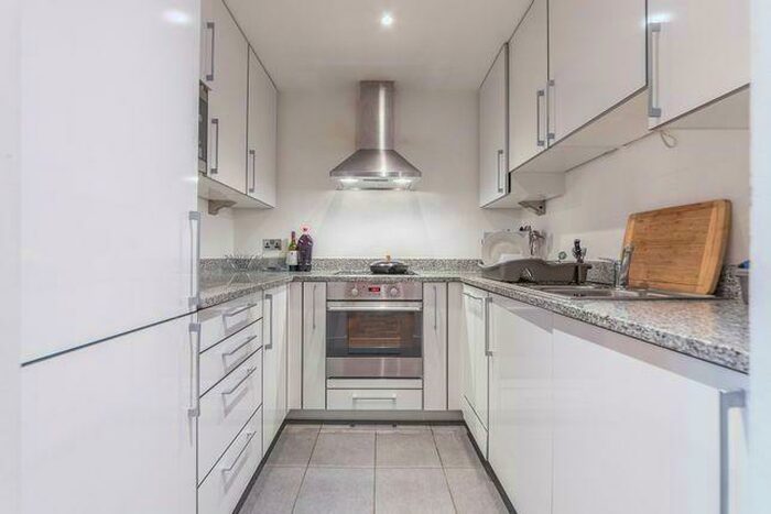 2 Bedroom Flat To Rent In Westgate Apartments, Western Gateway, Royal Victoria Docks, Pontoon Dock, London, E16